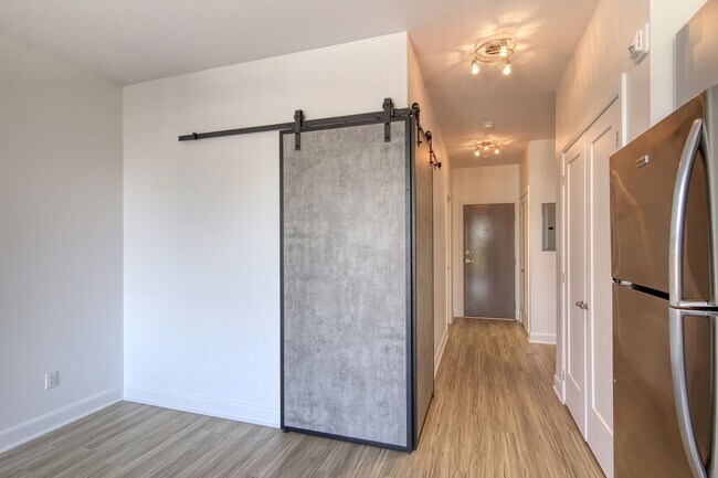 Photo du bâtiment - 6600 Av. de Darlington