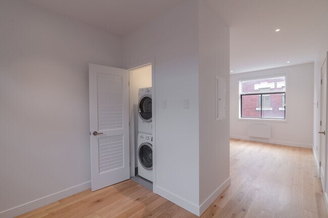 Building Photo - 6885-6891 Sherbrooke west