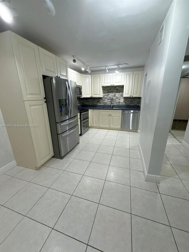 Foto del edificio - 9440 SW 8th St