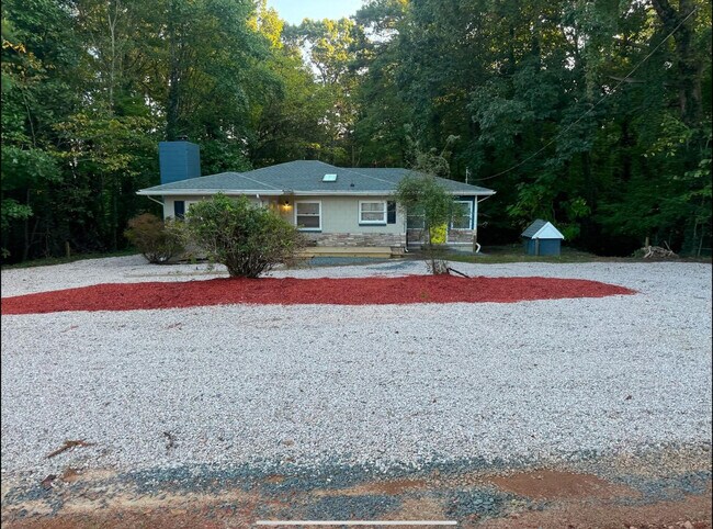 Foto del edificio - 1305 Lynn Rd