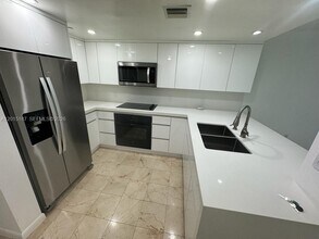 Building Photo - 2101 Brickell Ave