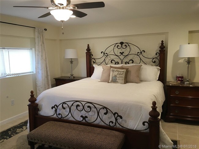 Foto del edificio - 374 N Biscayne River Dr