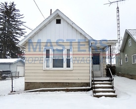 Building Photo - 515 Plymouth St