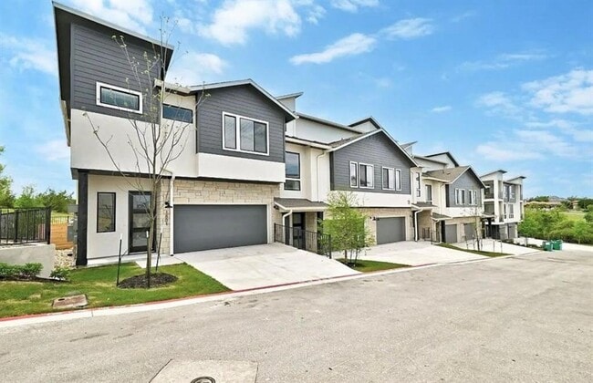 Building Photo - 2050 Lohmans Spur Rd