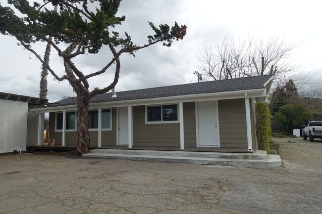 Building Photo - Los Altos Hills ranch setting, FULLY REMOD...