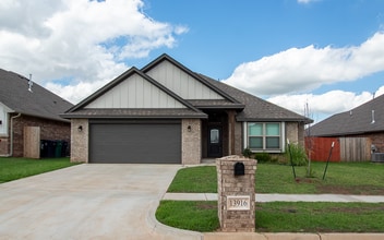 Building Photo - 13916 Upper Village Dr