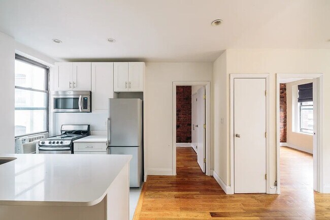 Foto del edificio - 141 W 10th St
