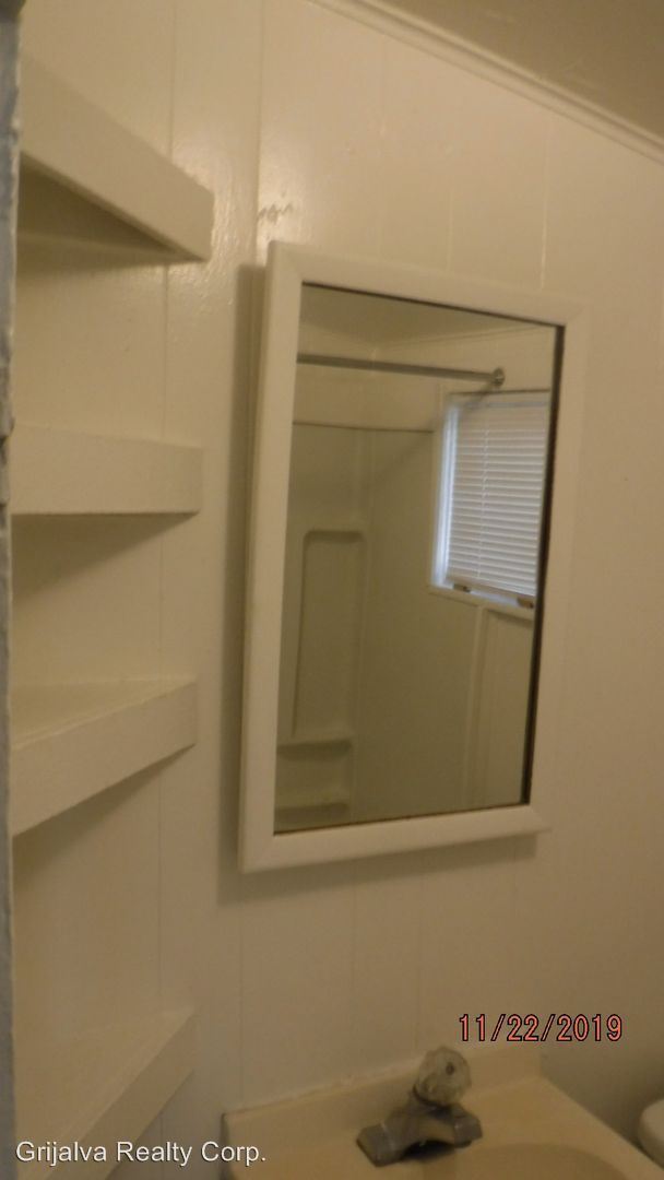 Building Photo - 2 br, 1 bath Apartment - 3311 E. Bermuda St.
