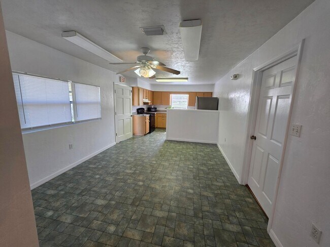 Building Photo - 6539 SE County Rd 18