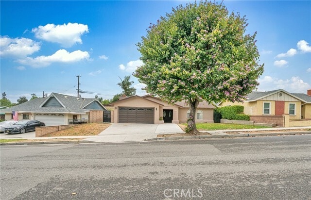 Primary Photo - 2933 E Levelglen Dr