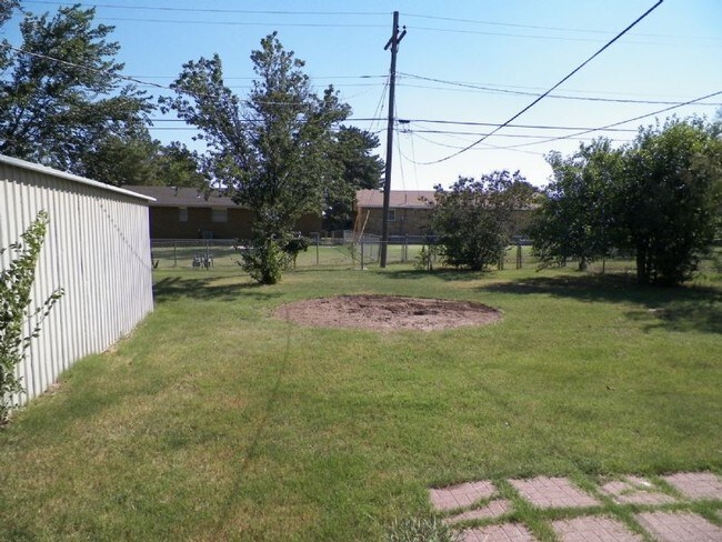 Building Photo - 5320 NW Cherry Ave