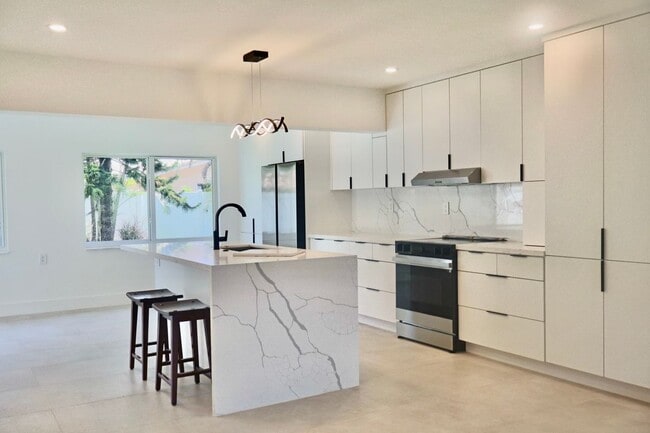 Foto del edificio - 5240 NE 17th Terrace