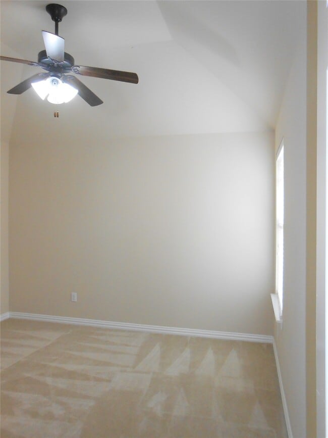 Building Photo - 11 Vershire Cir