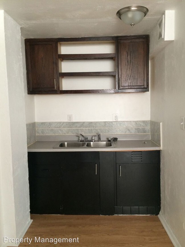 Building Photo - 600 E Warrington Ave