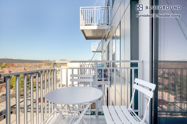 Foto del edificio - 100 N Addison Ave