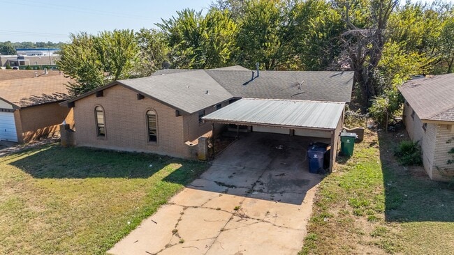 Photo - Charming 5-bedroom, 1.5-bathroom home