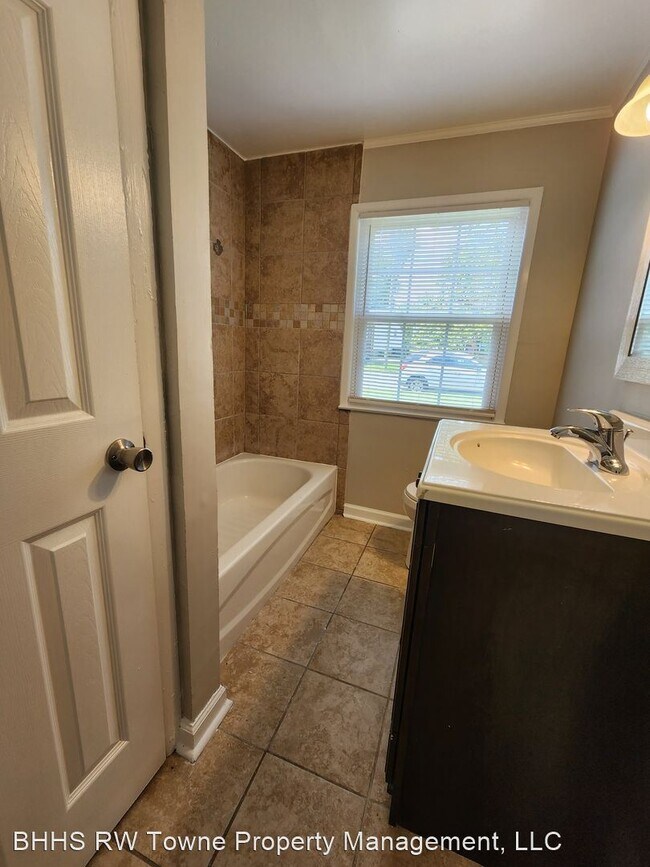 Building Photo - 4 br, 2 bath House - 18 Janet Drive