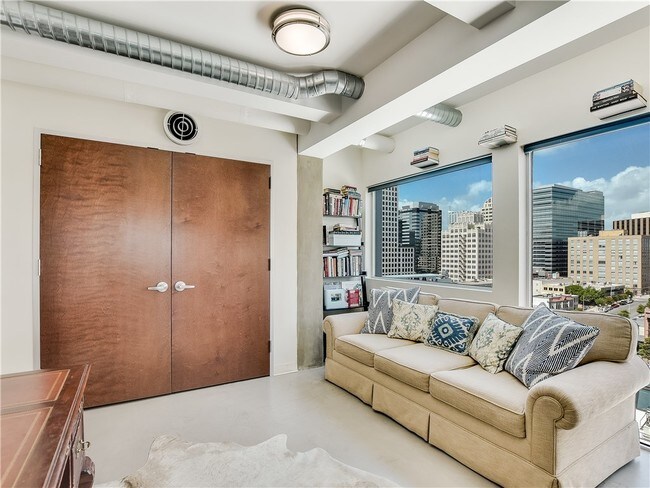 Building Photo - 800 Brazos St
