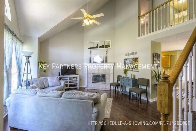 Foto del edificio - 1021 N Lincoln - Gorgeous!