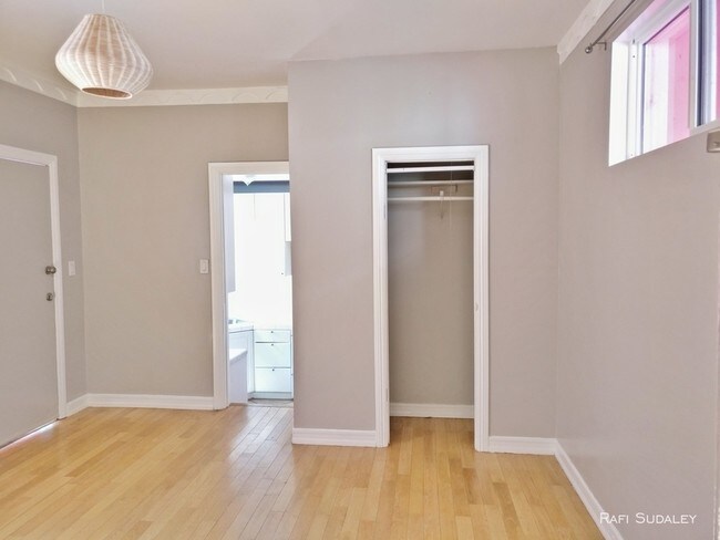 Building Photo - 1823 1/4 Echo Park Ave