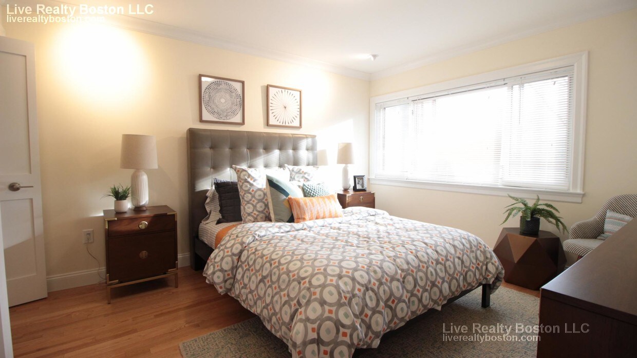 Primary Photo - 1437 Beacon St
