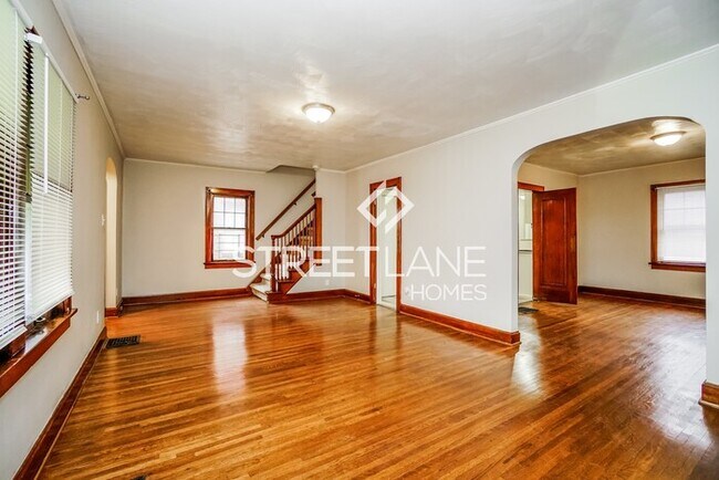 Building Photo - Charming 3 Bedroom in Columbus!