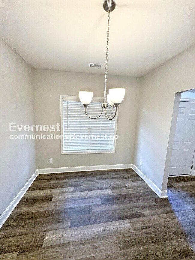 Foto del edificio - 75 Joshua Creek Rd