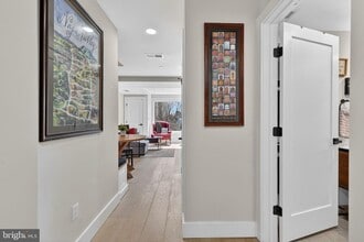 Building Photo - 919 12th St NE