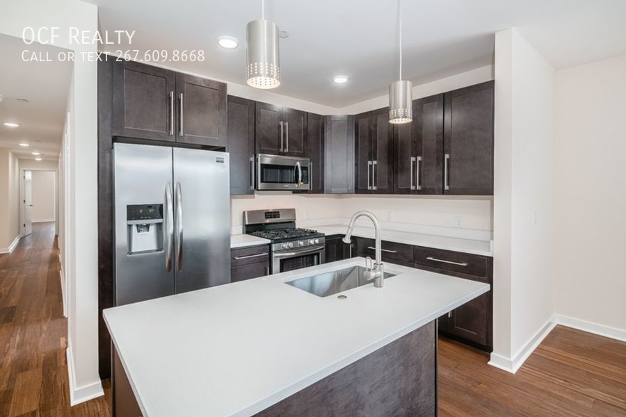 Foto principal - Large Modern Queen Village Three Bedroom /...