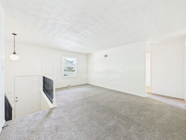Foto del edificio - 2833 Tepee Ave
