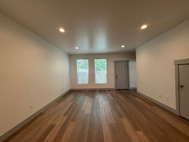 Foto del edificio - 815-819 W. Williams St