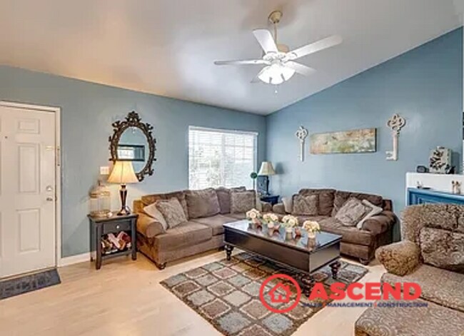 Foto del edificio - Cute Home Located Near Shopping in the Ros...
