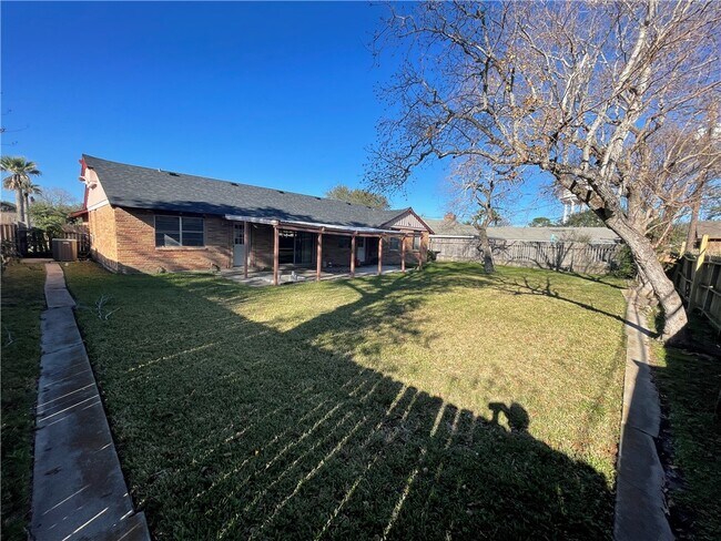 Building Photo - 905 Carmel Pkwy