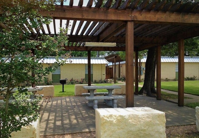 Court Yard - 1601 S College Ave