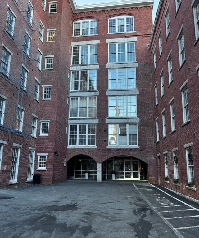 Building Photo - 130 John St
