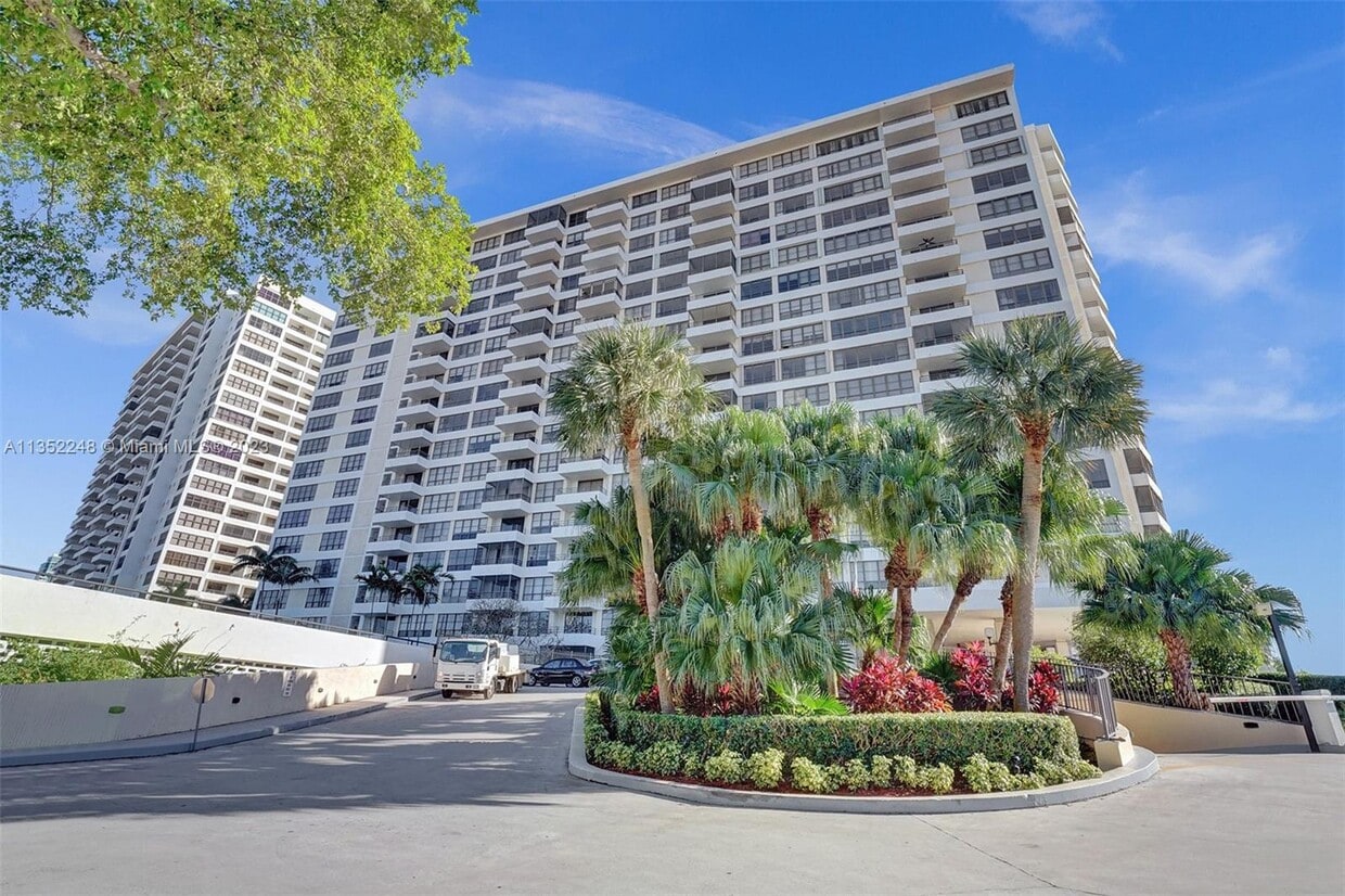 600 Three Islands Blvd Unit 1702, Hallandale Beach, FL 33009 Condo