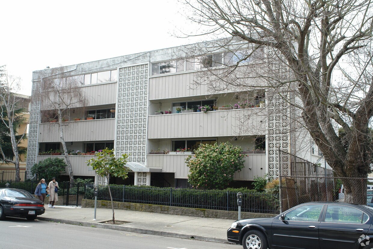 Building Photo - 1440 Walnut St