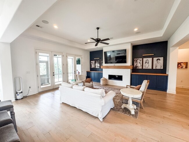 Building Photo - 621 Covington Walk Ln S