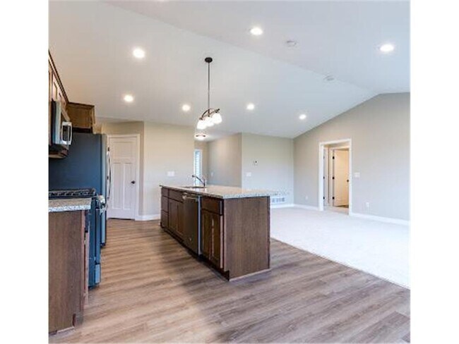 Foto del edificio - 728 Hilltop Ln