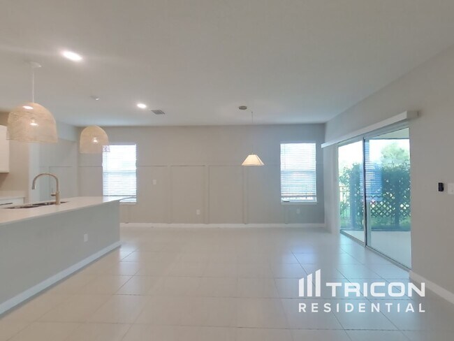 Foto del edificio - 8989 Royal River Cir