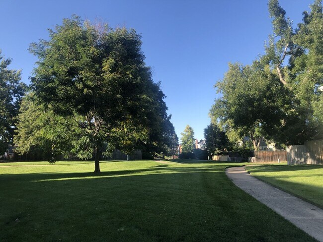 Foto del edificio - Bright and spacious 3 bedroom, 3.5 bathroom home located in a quiet neighborhood in Arvada!