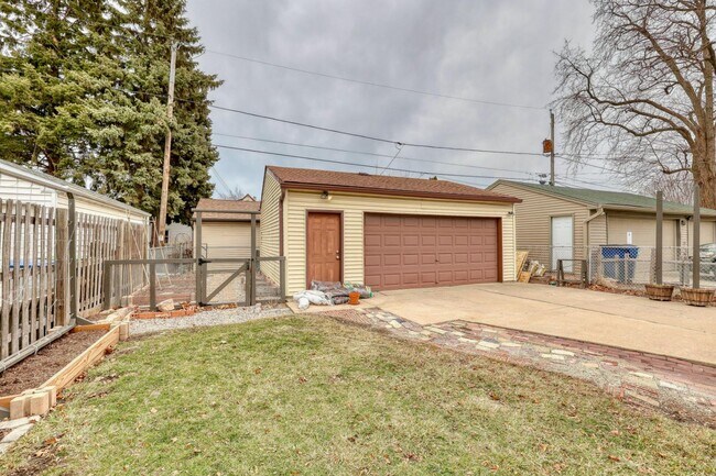 Foto del edificio - 122 S 77th St