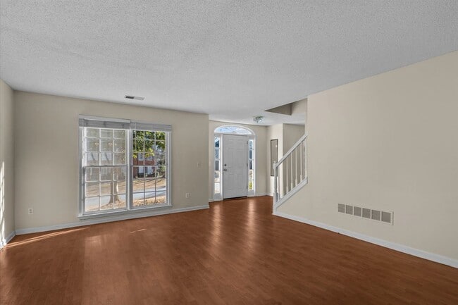 Foto del edificio - 2155 Southbrook Ridge NW