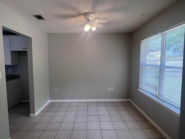 Building Photo - 2809 Geronimo Dr