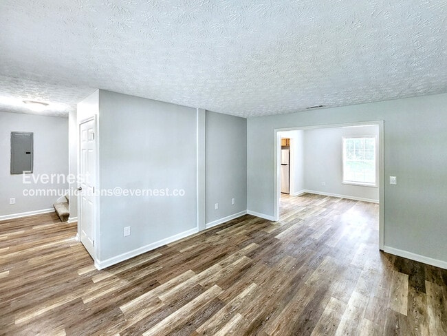 Building Photo - Updated 3 Bed & 2.5 Bath House in Monroe /...