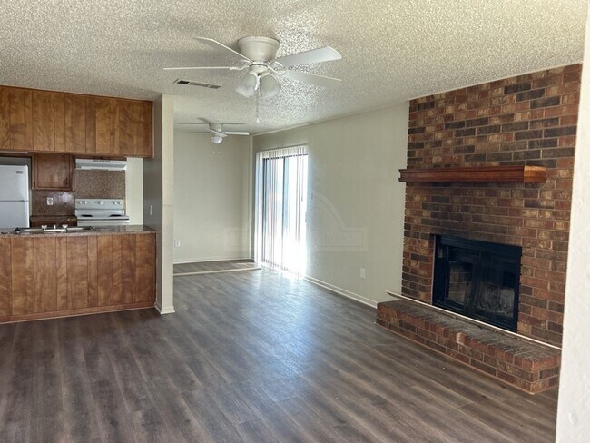 Building Photo - 3707 Hereford Ln