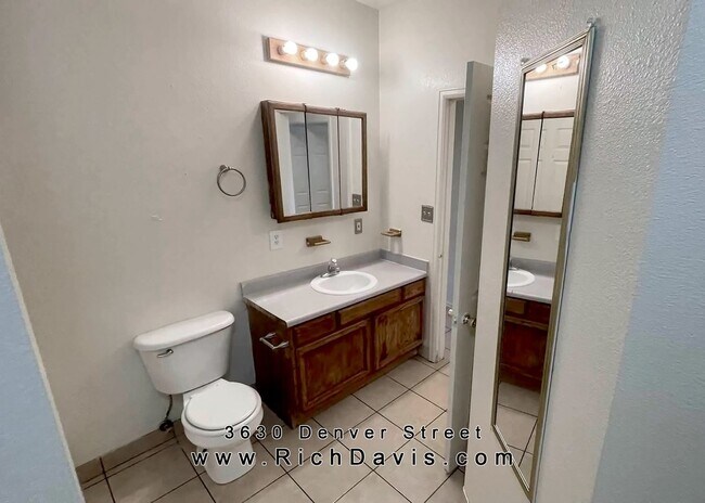 Building Photo - 3 bed Great location off Hywy 85 and 37th ...