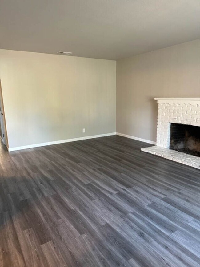 Foto del edificio - Desirable 3 bedroom 2 bath home