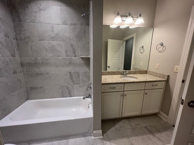 Foto del edificio - Rosemary Gate Townhome