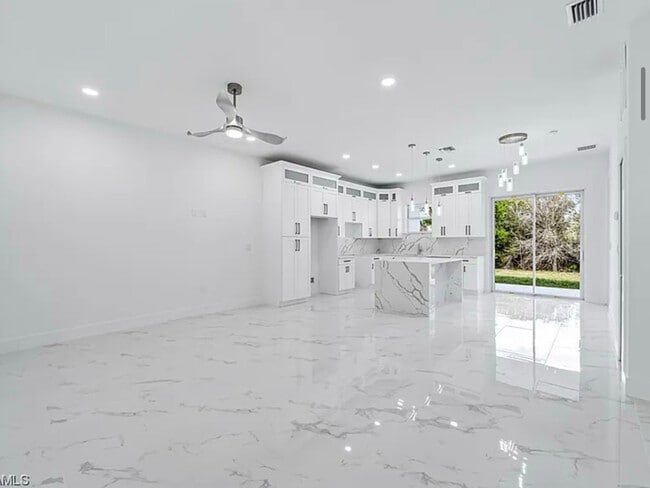 Building Photo - 4716 Douglas Ln